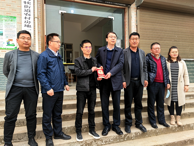 范樂偉深入野外一線進(jìn)行檢查慰問