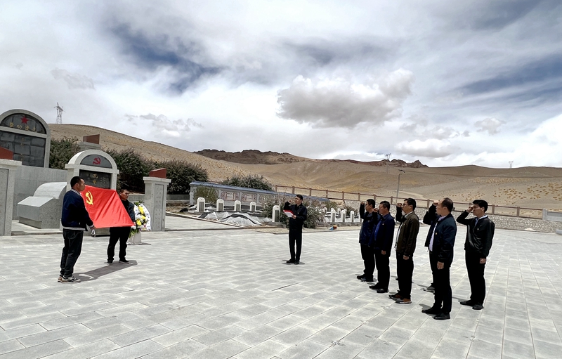 重溫入黨誓詞，弘揚 &ldquo;五種精神&rdquo; ----集團公司考察組臨時黨支部與區(qū)研院西藏分公司黨支部共同舉行主題黨日活動