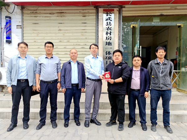 范樂偉一行深入一線項(xiàng)目部檢查指導(dǎo)工作