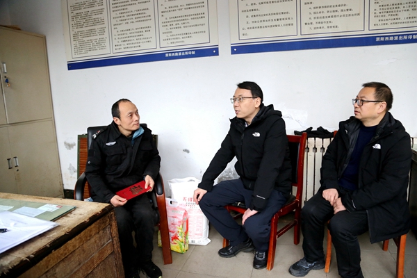 陜西地礦區(qū)研院領(lǐng)導(dǎo)班子開(kāi)展節(jié)前走訪慰問(wèn)