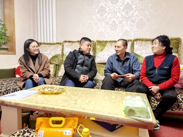 20250126/6795a59fd87ed.jpg 李 劉 慰問(wèn) 劉喜祿.jpg